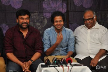 Chiranjeevi Felicitates Tholi Prema Movie Team at His Home
